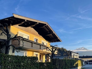 Hausansicht - Kaiser im Hintergrund