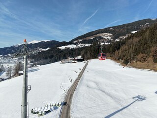 Gondel mit Blick auf Hof