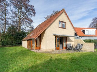 Das freistehende Ferienhaus mit sonnigem Garten