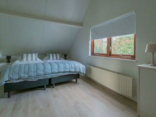 Schlafzimmer 1 mit 2 Einzel Boxsprings und Schrank