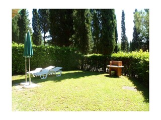 Privater Garten des Ferienhauses Il Tulipano mit Grill