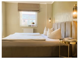 und großem Doppelbett.