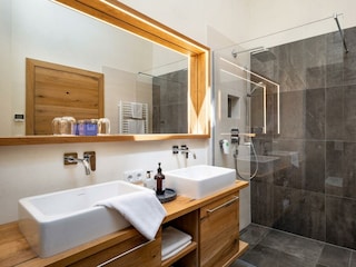 Das_Lois_Penzingweg_9_Oberndorf_Badezimmer