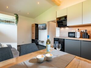 Apartment 1. Stock mit Balkon