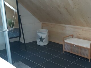 großes Badezimmer 1. Stock