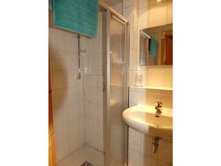 Badezimmer mit Dusche