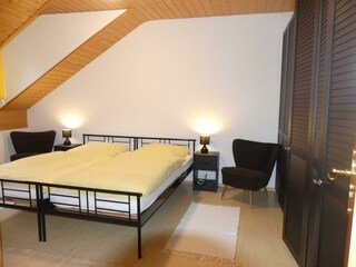 Schlafzimmer Mit Kleiderschrank