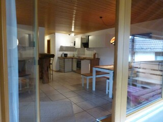 Blick in die Wohnung vom Balkon