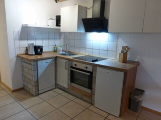 Küche mit Spülmaschine