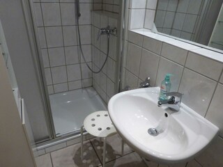 Badezimmer mit Dusche