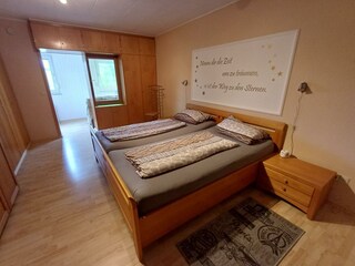 Schlafzimmer 1