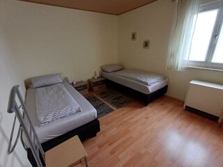 Schlafzimmer 2