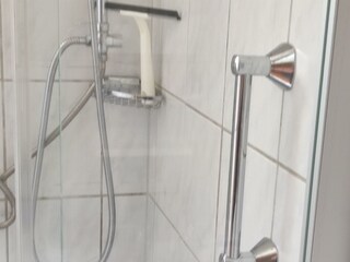Georgs Ferienwohnung-Dusche mit Haltegriff