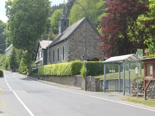 Ferienhaus "Rurtalgarten" - Dorfkirche gegenüber