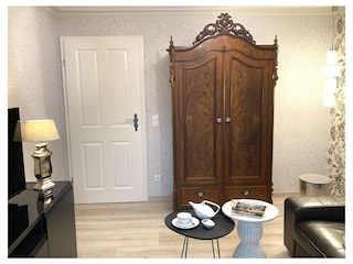 Antike Einzelstücke schaffen behagliches Ambiente.