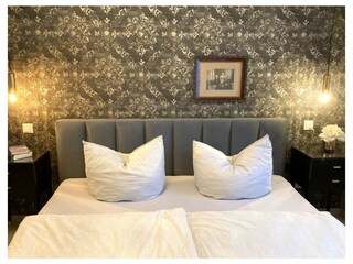 ... bequemem Doppelbett ...