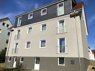 Außanansicht von Haus Meergold in Saßnitz auf Rügen.