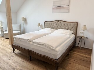 Schlafzimmer 1
