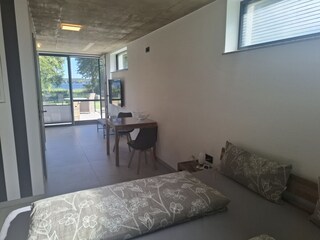 Schlaf- und Essbereich