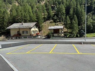 Parkfeld vor dem Haus