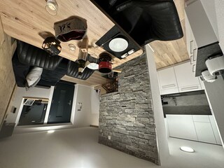 Küche mit Ess- und Wohnbereich