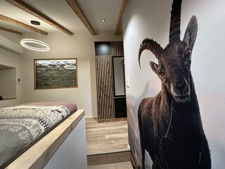 Steinbock im Treppenhaus