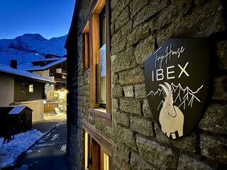 Tiny House IBEX by Night