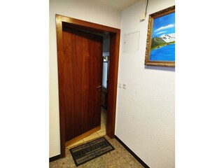 Eingangstüre , 2.Stock - links