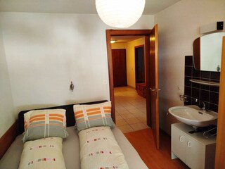 4. Schlafzimmer mit Doppelbett (160x200)