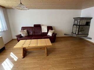 Wohnzimmer mit Kachelofen