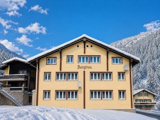 Hausbild "Bergtreu" im Winter