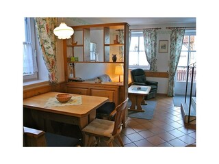 Wohnzimmer mit Ausgang zur Terrasse