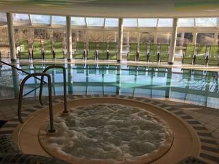 Biodorf-Hallenbad-Whirlpool