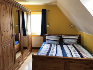 Schlafzimmer mit Babybett