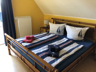 Schlafzimmer mit Babybett