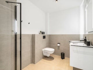 Helles Tageslicht-Badezimmer