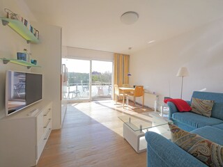 Wohnzimmer, TV mit NETFLIX,Südbalkon