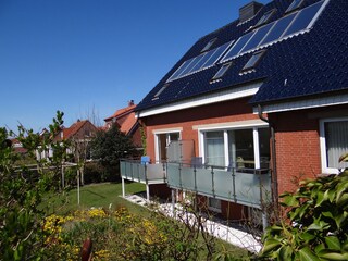 Haus Südseite mit Balkon App. Nr. 9 und 10