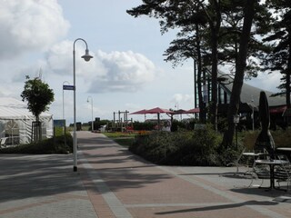 Die Promenade lädt zu Spaziergängen in der Sonne ein.
