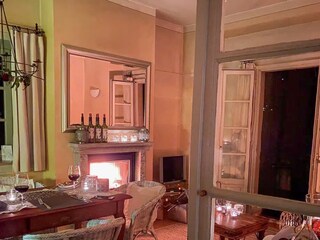 Gemütliches Wohn-/ Esszimmer mit Kamin
