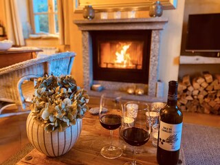 Gemütliches Wohn-/ Esszimmer mit Kamin