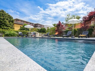 Ca. 5 m x 10 m großer Pool