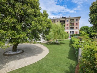 Ca. 3.000 m² großes abgeschlossenes Gemeinschaftsgrundstück mit Grillmöglichkeit und Pool