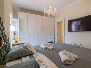 Eins der drei Schlafzimmer