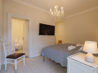 Eins der drei Schlafzimmer