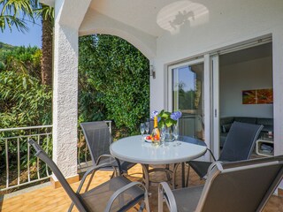 Ca. 15?m² großer, teilweise überdachter umlaufender Sonnenbalkon mit traumhaftem Panoramablick au...