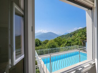 Schlafzimmer mit Doppelbett (durchgehende Matratze: ca. 1,40 m × 2,00 m)