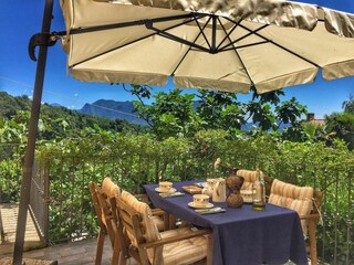 Ca. 14 m² großer Balkon mit Blick ins Grüne