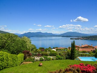 Traumhafte Sicht auf die Berge und den See