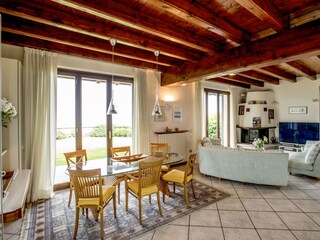 Ausschnitt vom großen Wohn-/ Esszimmer